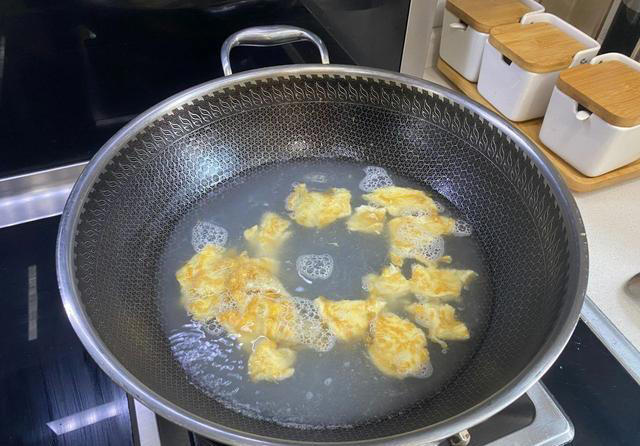 老年人要少吃茄子，不想身体出问题，建议多吃这3种菜，高钙高铁